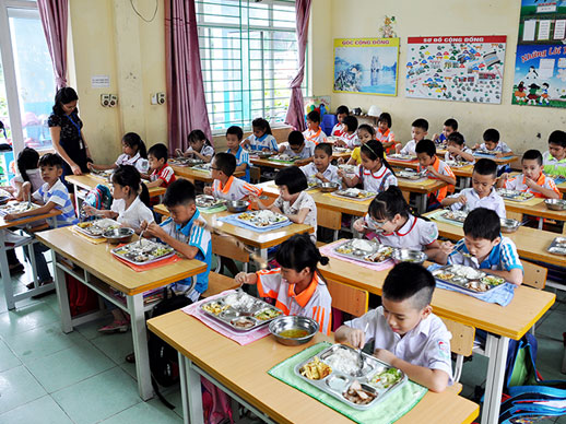 Một suất ăn trường học không chỉ cung cấp đầy đủ chất dinh dưỡng cho học sinh mà phải đảm bảo an toàn vệ sinh thực phẩm.