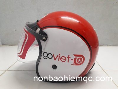Nón bảo hiểm của GoViet có màu đỏ chủ đạo