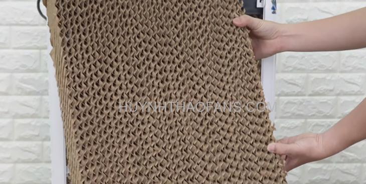 Tấm làm mát cooling pad mang hình dạng tổ ong